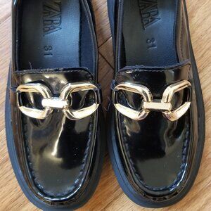 Girls ZARA Loafers, Black patent Leather with Gold Links, Euro Size 31